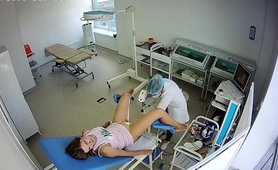 amateur-milf-getting-her-pussy-examined-on-hidden-cam