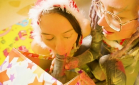 anuskatzz-and-stacy-bloom-s-christmas-threesome