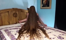 Amateur Teen Exposes Her Amazingly Beautiful Long Hair