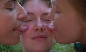 Wet licking and kissing session in outdoor lesbian threesome